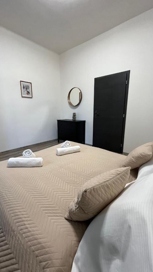 Downtown Boutique Apartments Либерц Экстерьер фото