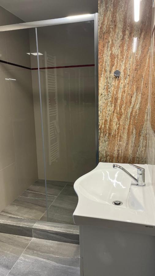 Downtown Boutique Apartments Либерц Экстерьер фото